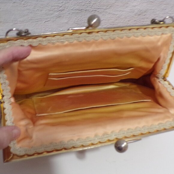 Tapestry NeedlePoint Purse Handbag with Chain Handle Gold Lining Grandmas Purse! - Picture 4 of 4